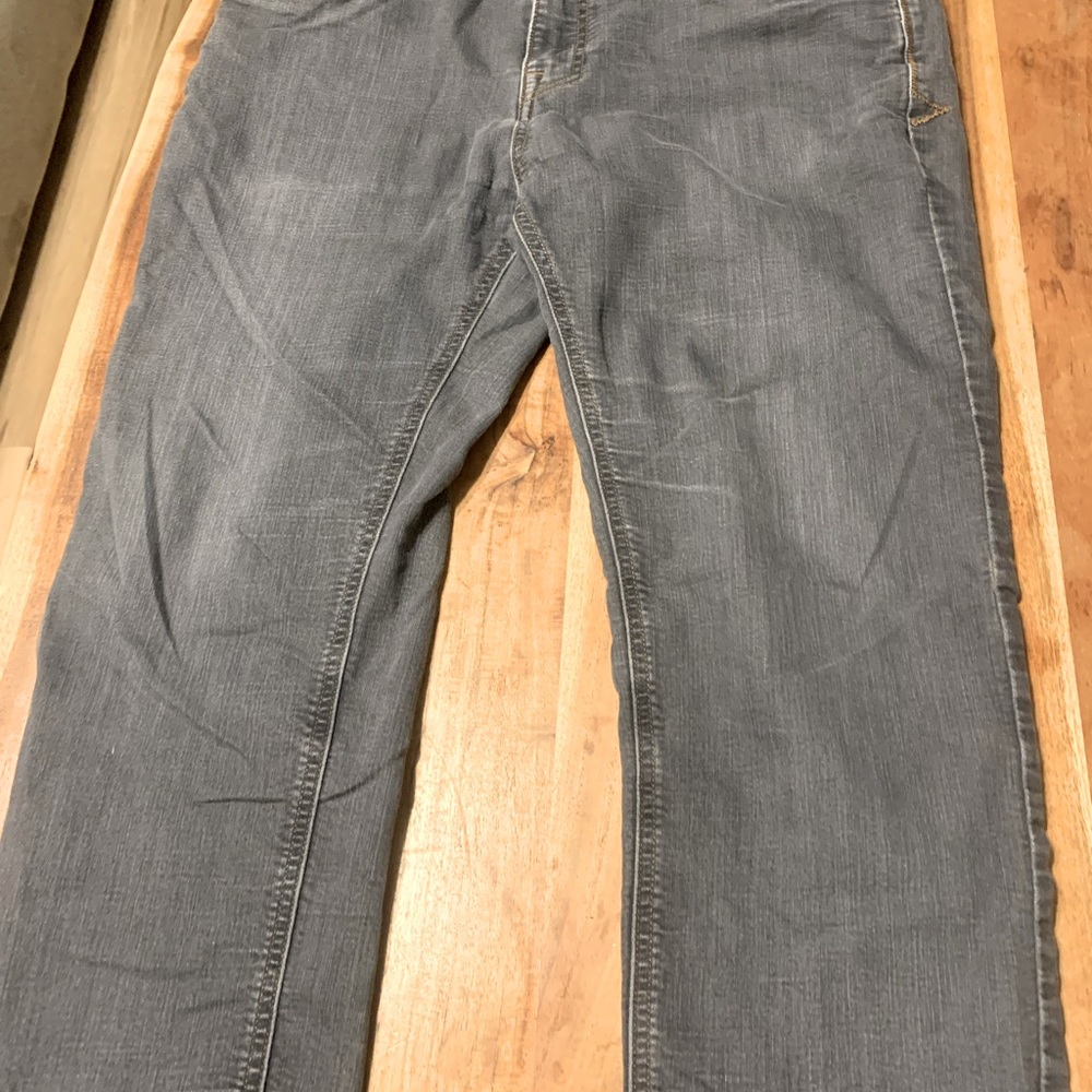 Prana men’s jeans. size 32 x 30. excellent condition.